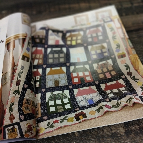 Australian Patchwork & Quilting Magazine Vol. 9 No. 4 Quilt Patterns - Picture 2 of 6